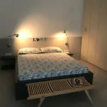 Street Flat Mini